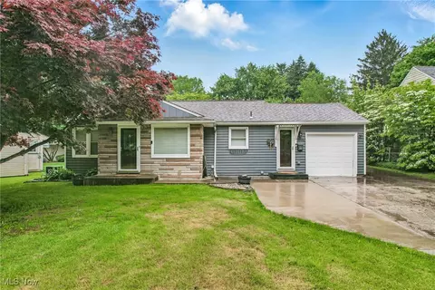 2506 Bears Den Rd, Youngstown, OH 44511