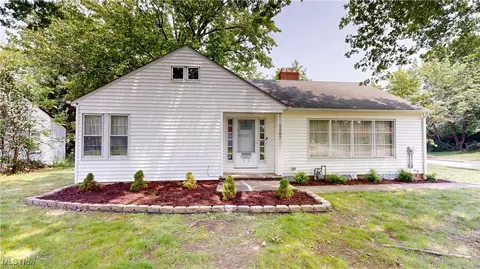1107 Brandon Rd, Cleveland Heights, OH 44112