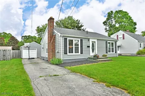 460 Annawan Ln, Youngstown, OH 44512