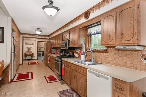 Kitchen - 5016 E Pleasant Valley Rd, Independence, OH 44131 photo 1 of 1
