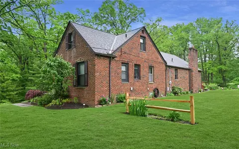 Exterior - 5016 E Pleasant Valley Rd, Independence, OH 44131 photo 3 of 9