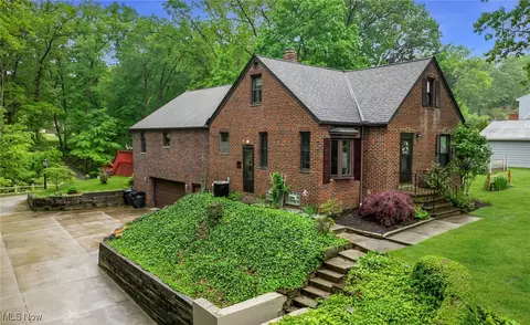 5016 E Pleasant Valley Rd, Independence, OH 44131