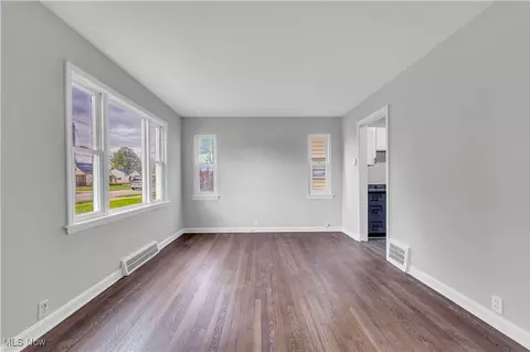 Living - 860 E 260th St, Euclid, OH 44132 photo 3 of 3