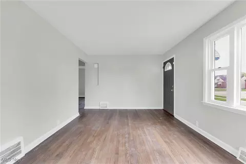 Living - 860 E 260th St, Euclid, OH 44132 photo 1 of 3