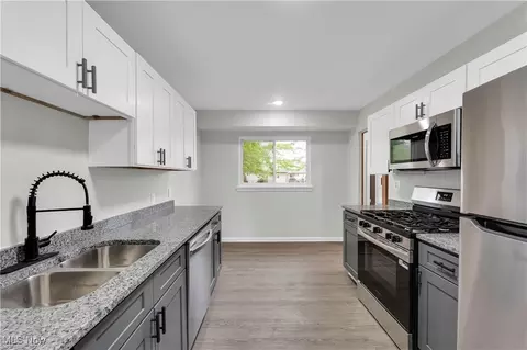 Kitchen - 860 E 260th St, Euclid, OH 44132 photo 3 of 4