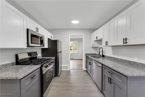 Kitchen - 860 E 260th St, Euclid, OH 44132 photo 1 of 4
