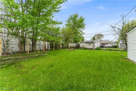 Exterior - 860 E 260th St, Euclid, OH 44132 photo 4 of 4