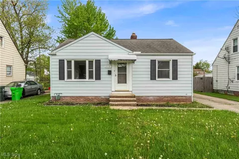 860 E 260th St, Euclid, OH 44132