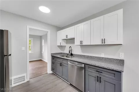 Kitchen - 860 E 260th St, Euclid, OH 44132 photo 2 of 4