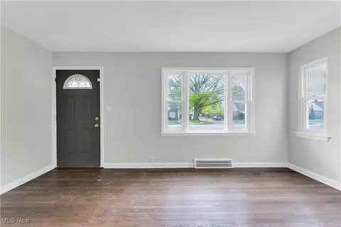 Living - 860 E 260th St, Euclid, OH 44132 photo 2 of 3