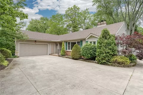 2443 Ridgewood Rd, Akron, OH 44313