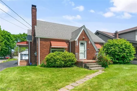 18 Maple Dr, Boardman, OH 44512