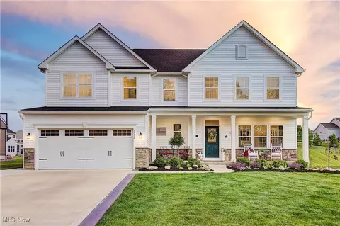 1572 Gate House St NE, Canton, OH 44721