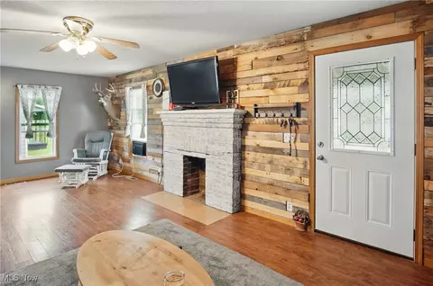 618 Market St, Philo, OH 43771 photo 9