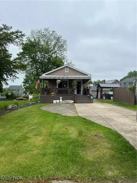 724 8th St, Struthers, OH 44471 photo 2