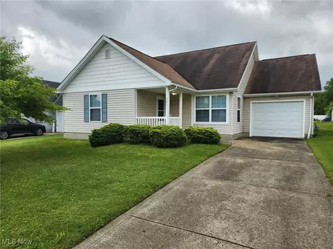 2831 Benford Ln, Youngstown, OH 44505