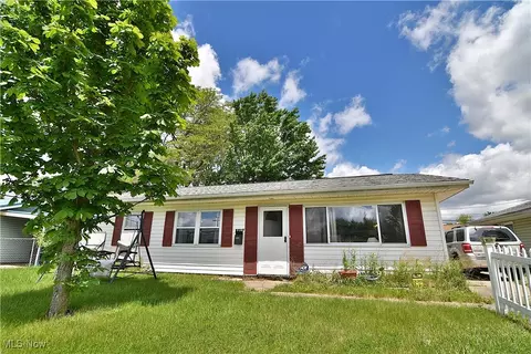 2217 Cathy Dr NE, Canton, OH 44705