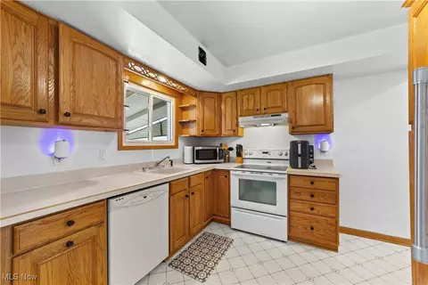 8908 Harrow Dr, Parma, OH 44129 photo 7