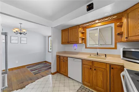 8908 Harrow Dr, Parma, OH 44129 photo 8