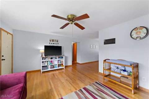 8908 Harrow Dr, Parma, OH 44129 photo 4