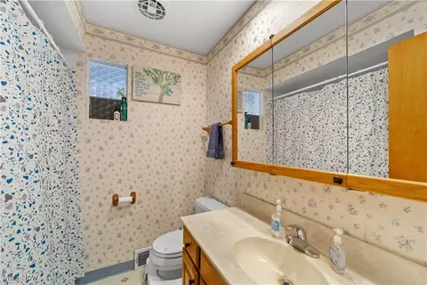 8908 Harrow Dr, Parma, OH 44129 photo 16