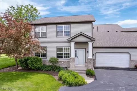 7284 Forest Cove Ln, Northfield, OH 44067