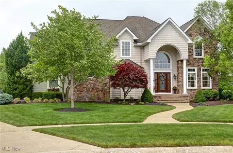 31919 Fieldstone Cir, Avon Lake, OH 44012