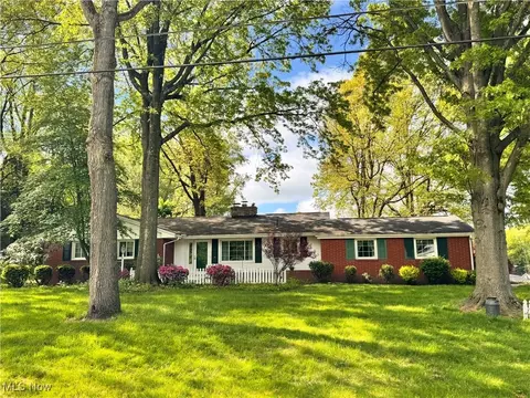 2001 Deerfield Ln NE, Massillon, OH 44646