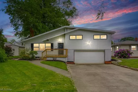 1924 Tiffany Dr NE, Warren, OH 44483