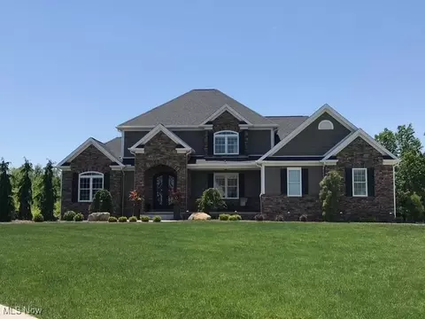3327 Hampton Hall, Poland, OH 44514