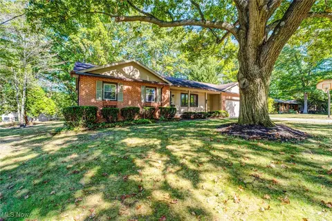 755 Blueberry Hill Dr, Canfield, OH 44406