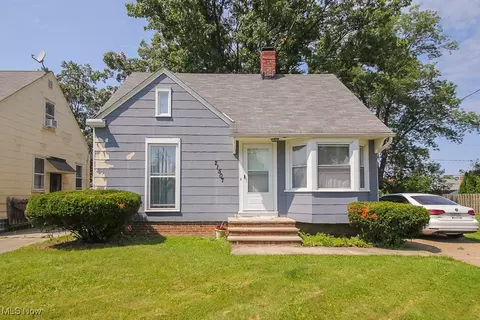 21507 Hillgrove Ave, Maple Heights, OH 44137