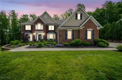 8041 Daisy Hill Ct, Concord, OH 44077