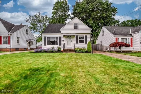 1400 Sunset Rd, Mayfield Heights, OH 44124