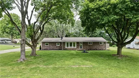 5201 Whippoorwill St NW, North Canton, OH 44720