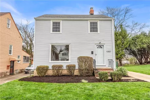 19407 Gardenview Dr, Maple Heights, OH 44137