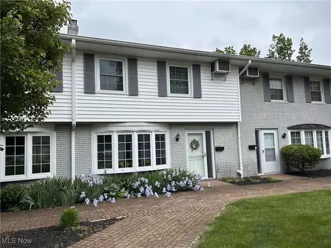 3 Meadowlawn Dr #14, Mentor, OH 44060