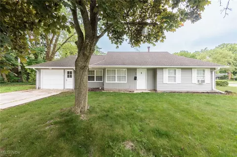 499 Crescent Dr, Berea, OH 44017