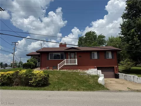101 Circle Dr, Weirton, WV 26062