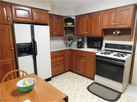 721 Ivan Dr, Kent, OH 44240 photo 8
