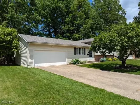 721 Ivan Dr, Kent, OH 44240 photo 2