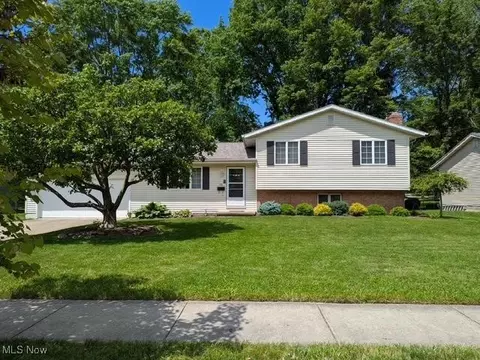 721 Ivan Dr, Kent, OH 44240 photo 3