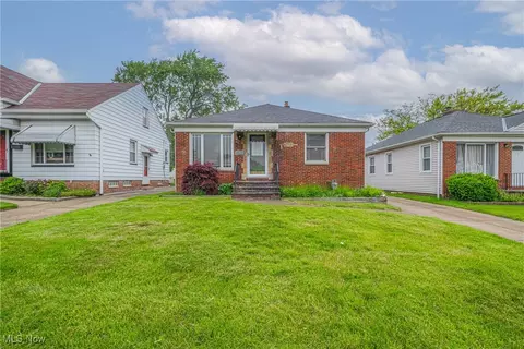 5806 Sunderland Dr, Parma, OH 44129