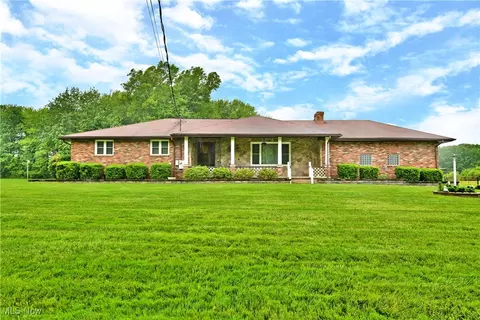 894 Bedford Rd, Lowellville, OH 44436