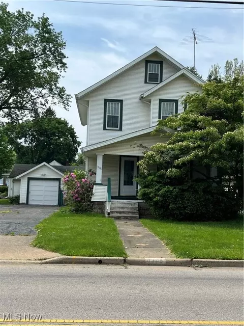 1306 37th St NW, Canton, OH 44709