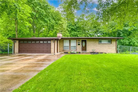 1635 Kingsley Ave, Akron, OH 44313