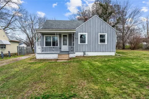 4975 Oroszy Ave, Sheffield, OH 44052