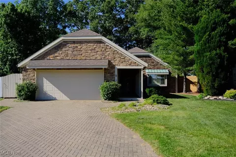 12 Chadwick Sq, Vienna, WV 26105