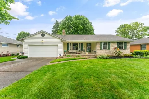 3456 Briarwood Ln, Youngstown, OH 44511