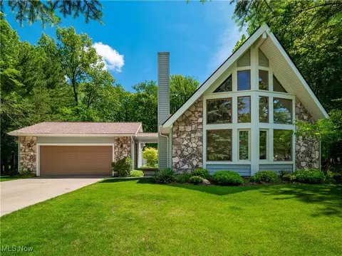11311 Villa Grande Dr, North Royalton, OH 44133